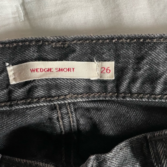 Levi’s wedgie shorts - Picture 4 of 4